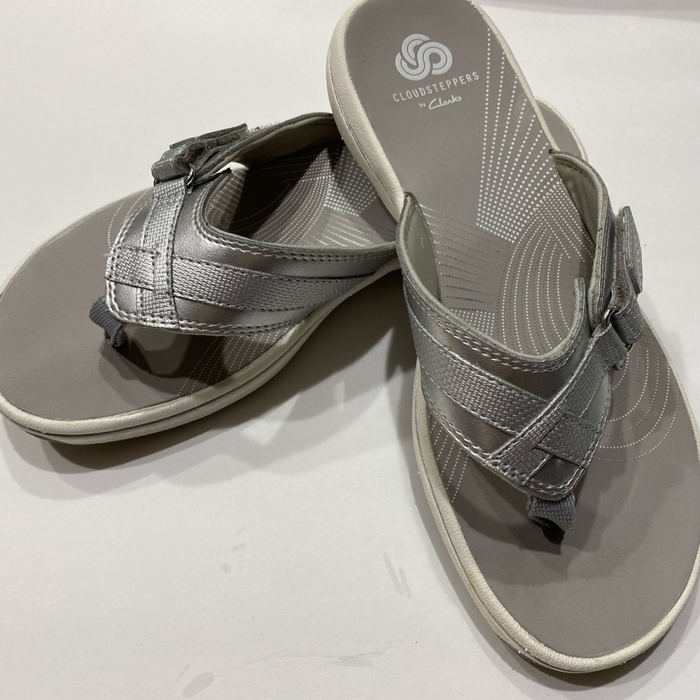 Clark’s sandals size 5